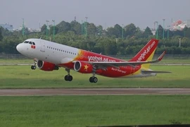 Vietjet Air realiza vuelo especial con ayuda material para sobrevivientes de sismo en Indonesia