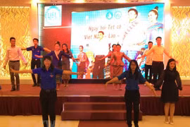 Ciudad Ho Chi Minh facilita condiciones para estudiantes laosianos y camboyanos