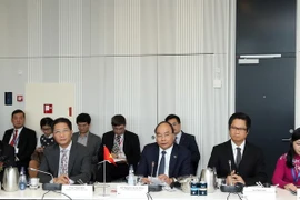 Premier de Vietnam dialoga con empresas danesas 