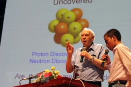 Titular de Nobel de Física estadounidense dialoga con estudiantes vietnamitas 