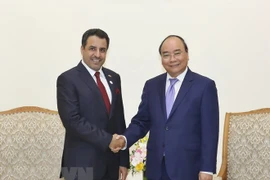 Premier de Vietnam reitera deseo de impulsar colaboración con Emiratos Árabes Unidos
