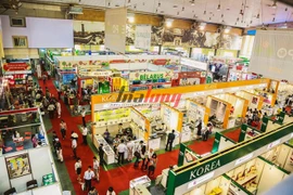 Nutrida participación internacional en feria comercial de Vietnam