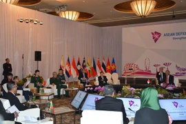 Vietnam por ampliar cooperación en defensa con varios países 