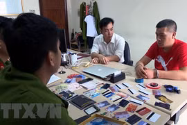 Arrestan en Vietnam un individuo extranjero por uso de tarjetas ATM falsas