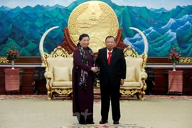 Dirigentes de Laos reciben a vicepresidenta de Asamblea Nacional de Vietnam