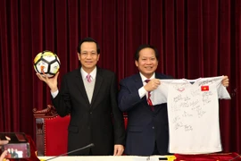Premier vietnamita subastará camiseta de selección nacional por motivo caritativo