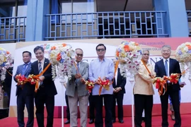 Vietnam proveerá a Laos cursos universitarios de calidad internacional