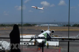 Indonesia reabre aeropuerto de Bali cerrado temporalmente por la erupción del volcan Agung