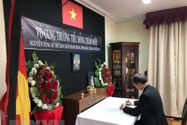 Rinde tributo al ex secretario general Do Muoi en Chile