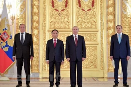 Vladimir Putin destaca desarrollo de relaciones Vietnam-Rusia 