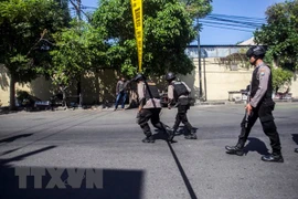 Hallan bomba en centro comercial en Indonesia