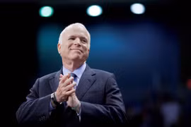 Fallece el senador McCain, quien dio aportes al fomento de nexos Vietnam-EE. UU.
