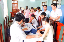 Ofrecerán exámenes médicos gratuitos a trabajadores en zonas industriales vietnamitas
