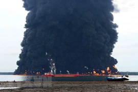Indonesia: dos muertos en incendio por derrame de petróleo