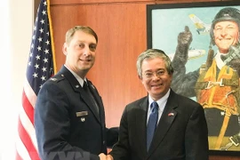 Vietnam y Estados Unidos buscan mejorar cooperación en defensa