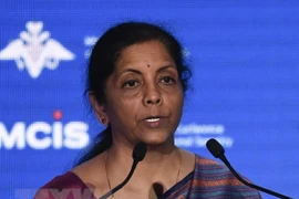 Ministra de Defensa de la India visita Vietnam