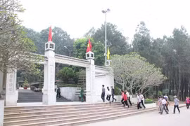 Rinden tributo a voluntarias caídas en encrucijada Dong Loc