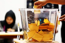 Malasia: Ciudadanos empiezan a votar en las elecciones generales