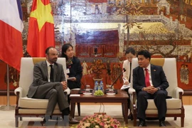 Hanoi patentiza disposición de agilizar cooperación con localidades francesas