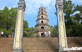 Jóvenes vietnamitas residentes en el extranjero conocen historia de ciudad imperial de Hue