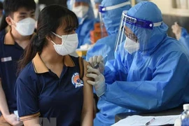 Hanoi realiza la vacunación contra el COVID-19 para alumnos de secundaria