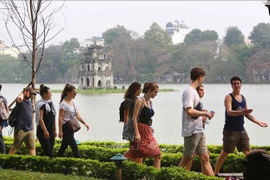 En recuperación turismo y servicios de alojamiento de Hanoi