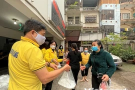 Comidas llenas de amor para pacientes en situación difícil en Hospital Central de Pediatría de Vietnam