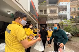Comidas llenas de amor para pacientes en situación difícil en Hospital Central de Pediatría de Vietnam