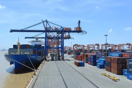 Vietnam registra superávit comercial de cuatro mil millones de dólares en 2021