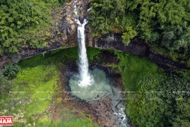 Cascada prístina de Lieng Nung en Vietnam