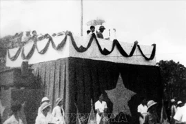 El 2 de septiembre de 1945, el Presidente Ho Chi Minh leyó la Declaración de Independencia de Vietnam en la plaza capitalina de Ba Dinh (Foto: VNA)