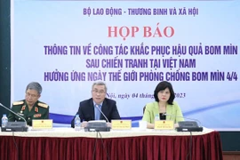 Desactivar bombas y minas, una tarea en curso en Vietnam para garantizar bienestar