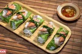 Rollitos de lechuga con camarón y carne, una especialidad de Hanoi 