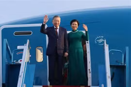 El secretario general del Partido Comunista de Vietnam (PCV), To Lam, y su esposa, viajan a Malasia. (Foto: VNA)