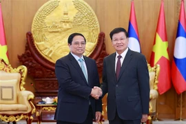 El primer ministro de Vietnam, Pham Minh Chinh, se reúne con el secretario general del Comité Central del Partido Popular Revolucionario y el presidente de Laos, Thongloun Sisoulith