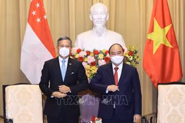 Visita del presidente vietnamita a Singapur favorece adopción de orientaciones para futuros lazos
