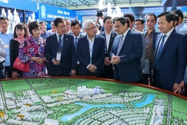 Primer ministro vietnamita pide nueva mentalidad para desarrollar región sureste