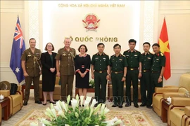 Ministro de Defensa de Vietnam recibe a saliente embajadora australiana