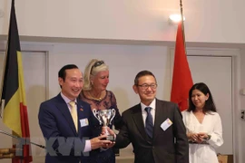 Torneo benéfico de golf recauda fondos a favor de víctimas vietnamitas de dioxina