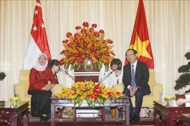 Ciudad Ho Chi Minh y Singapur refuerzan lazos de inversión