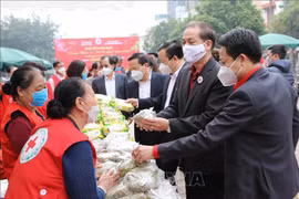 Hanoi brinda apoyo a ciudadanos desfavorecidos en ocasión de Tet