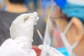 Vietnam confirma más de 880 nuevos casos de COVID-19 este miércoles