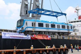Dos últimos vagones de la línea de metro 1 llegan a Ciudad Ho Chi Minh 