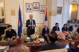 Embajada de Vietnam en Francia felicita la fiesta Bunpimay de Laos