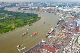  Intensifican inversiones en corredores fluviales en región survietnamita