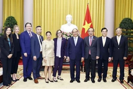 Presidente de Vietnam recibe a la gobernadora del Estado de Oregón