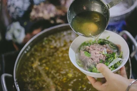 Tres comidas callejeras vietnamitas figuran entre las 50 mejores de Asia, según CNN