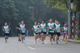 Nutrida participación en carrera en Hanoi por promover vida verde
