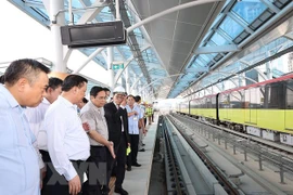 Premier vietnamita insta a acelerar la construcción de ferrocarril urbano Nhon-Hanoi 