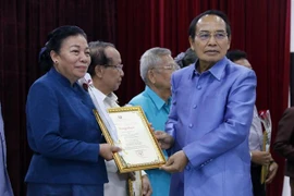 Entregan premios a obras literarias sobre nexos especiales Vietnam - Laos